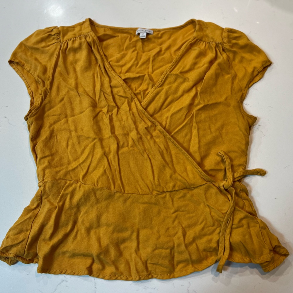 Yellow size large top